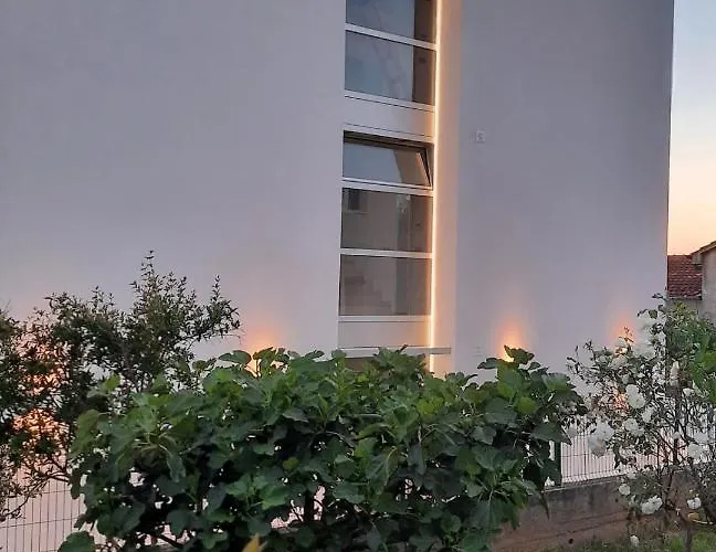 ベッド・アンド・ブレックファスト Demar & Dependance 4*